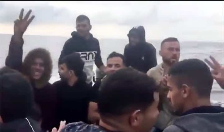 نشطاء في حراك الريف يغادرون المغرب عبر "قوارب الموت"..ضمنهم واحد استفاد من العفوـ فيديو