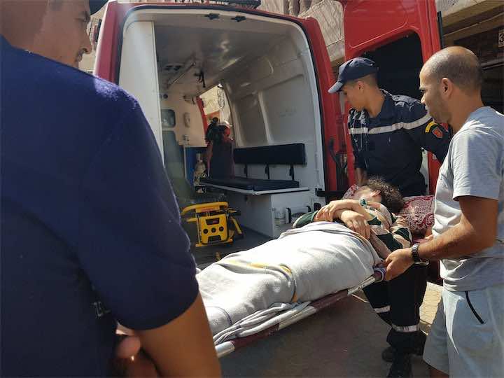 والدة الطفلة خديجة تدخل في حالة هستيرية وتنقل إلى المستشفى – صور وفيديو