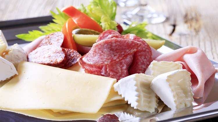 الجبن واللحم.. هذه الأغذية لا تجمعوا بينها أبدا