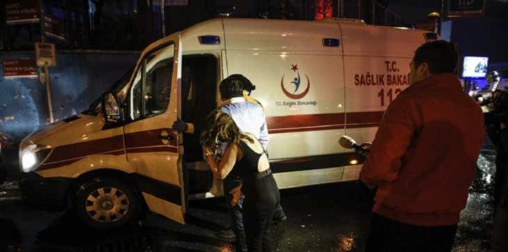 سيارة تدهس عددًا من الأشخاص في اسطنبول- فيديو