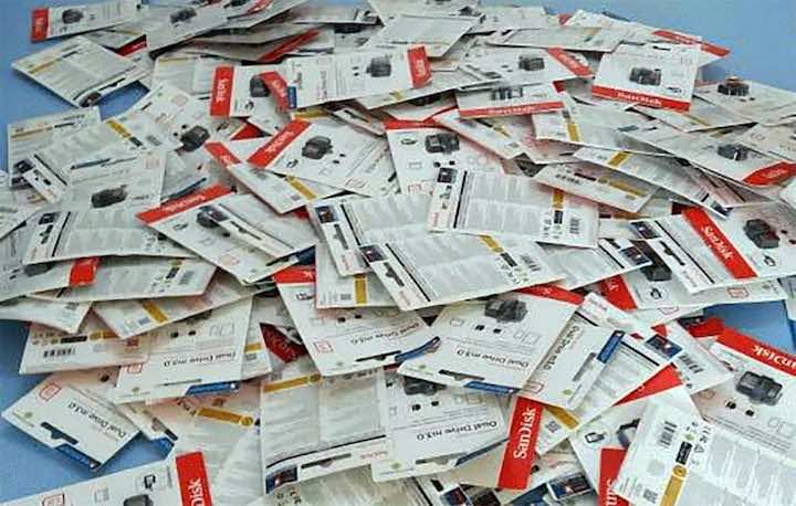 جمارك "باب مليلية" تحجز 460  " USB"