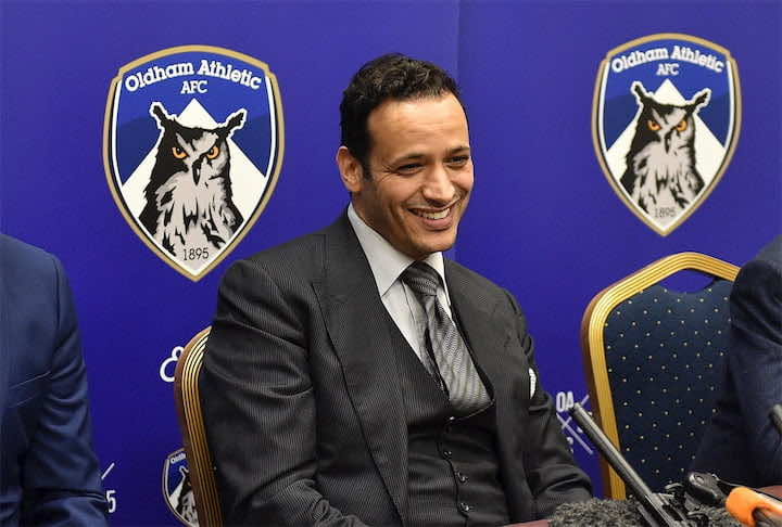 فريق إنجليزي يهدد بالإضراب عن اللعب بسبب رئيس ناديهم المغربي