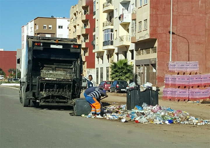 عمال النظافة في مرتيل يشرعون في إضراب عن العمل
