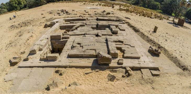 مصر تكتشف مقبرتين يشتبه أنهما لإخوة يوسف