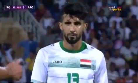 مؤثر .. لاعب منتخب العراق يتلقى خبر وفاة والدته في أرضية الملعب - فيديو