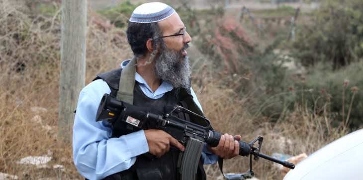 مستوطنون يقتلون سيدة فلسطينية رجمًا بالحجارة