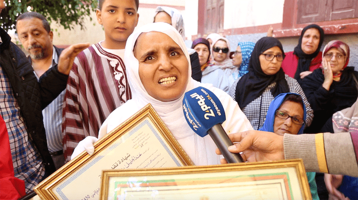 شهادة تدمي القلب لزوجة ضابط الشرطة شهيد "القطار": كان زوجي وأخي ووالدي الكل يشهد بأخلاقه والحموشي اتصل به - فيديو وصور