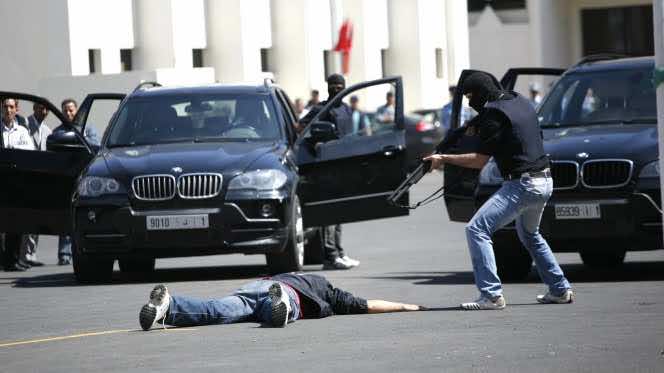 في حادث خطير بمراكش...200شخض يهاجمون الأمن بالحجارة ومقتل شخص بالرصاص!
