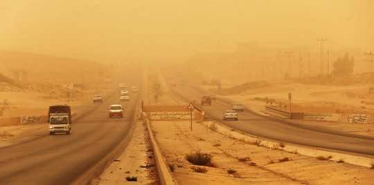 تسجيل أكثر من 900 حالة اختناق في العراق جراء “عاصفة ترابية”