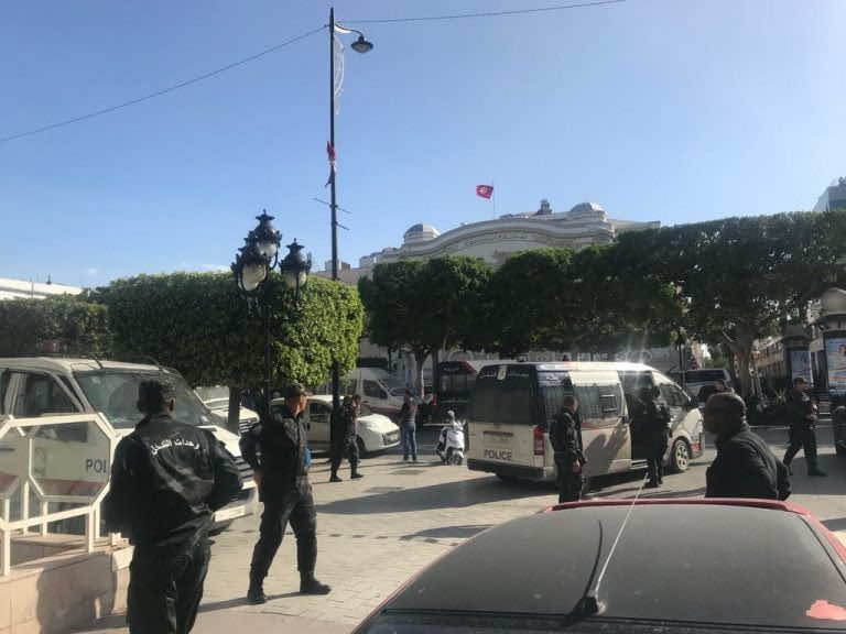 عاجل..إصابات في صفوف الأمن في تفجير بتونس..امرأة فجرت نفسها تزامنا مع وقفة احتجاجية