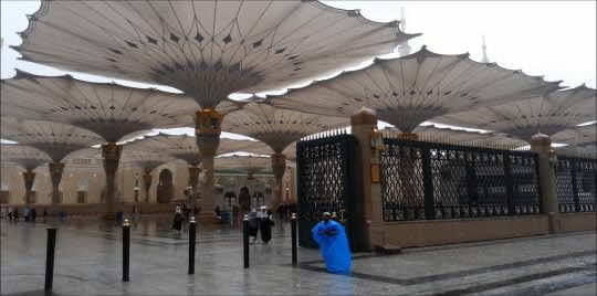 أمطار غزيرة تعم المدينة المنورة ومسجدها الشريف