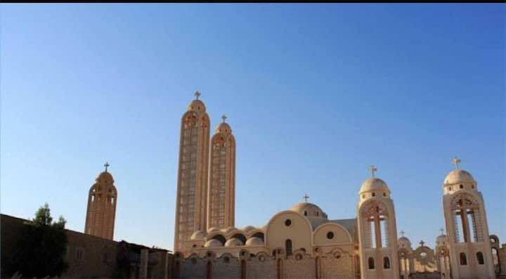 7 عاجل..قتلى و14 جريحا في هجوم على حافلة للأقباط بمصر