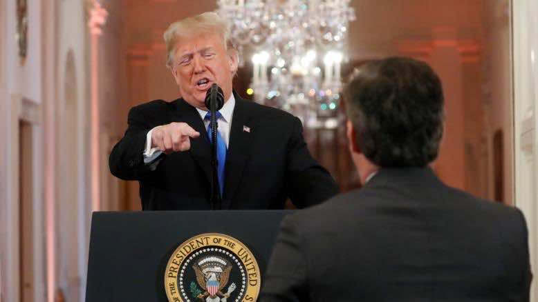 ترامب يهاجم صحفي cnn في مؤتمر هو الأكثر جنونا بحسب الشبكة .. زملاؤه تضامنوا معه -فيديو-