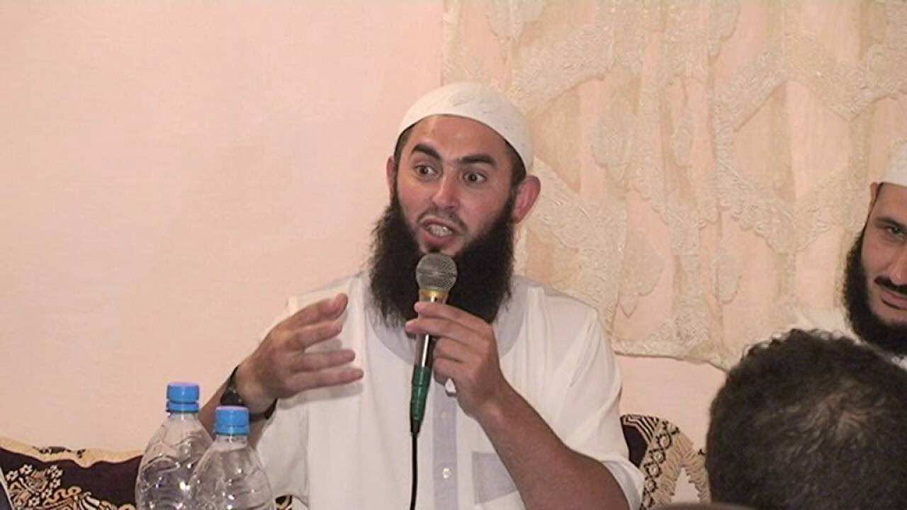 الداعية رضوان بن عبد السلام منتقدا " صفارة التحرش": عطيوها صفارة تصفر على الظلم والتهميش!