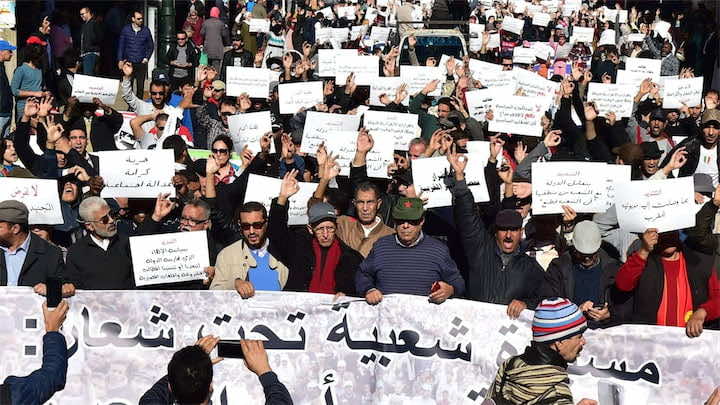 روح 20 فبراير تبعث من جديد في شوارع الرباط..الجماعة ويساريون ونشطاء يرفعون مطلب إسقاط الفساد-صور