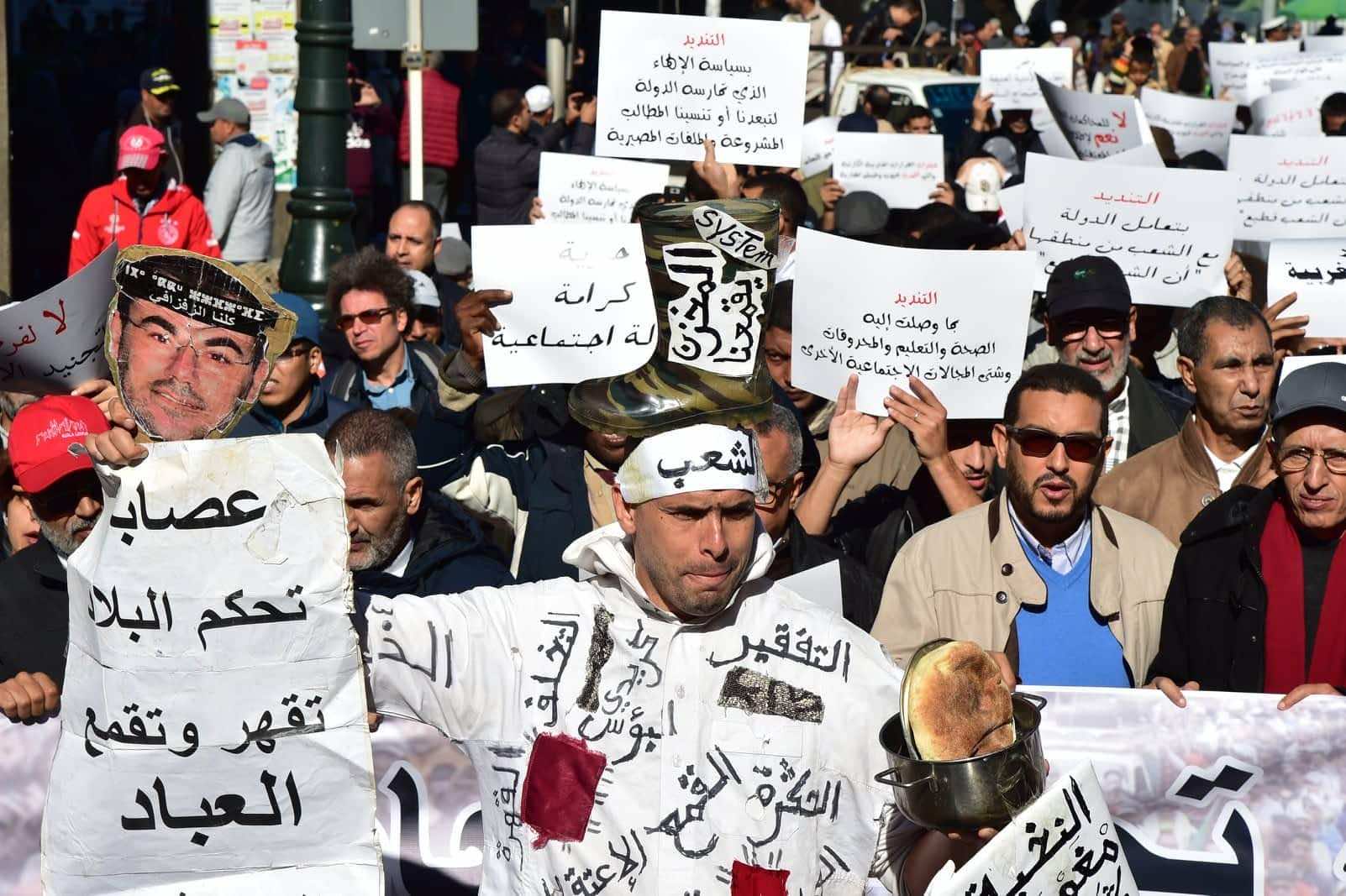 مشاركون في "مسيرة الكرامة": متشبثون بإسقاط "الساعة الإضافية" ومسيرة اليوم مقدمة النضال