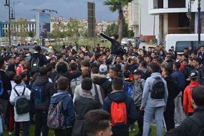 "ثورة التلاميذ" تجتاح المدن..الآلاف يجوبون شوارع طنجة: بدلوا أوضاع المغرب ماشي الساعة!! -فيديو
