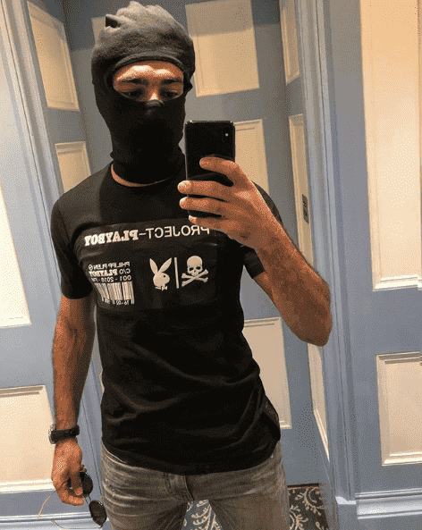 صلاح يخلق الجدل بسبب "بلاي بوي"-صورة
