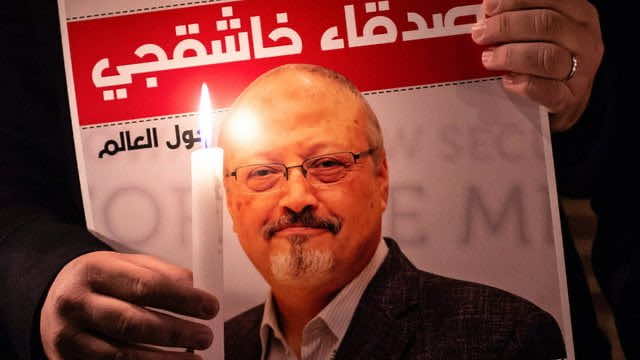 في غياب الجثة.. إقامة صلاة الغائب على روح جمال خاشقجي.. والأسرة تبدأ بتلقي العزاء -فيديو-