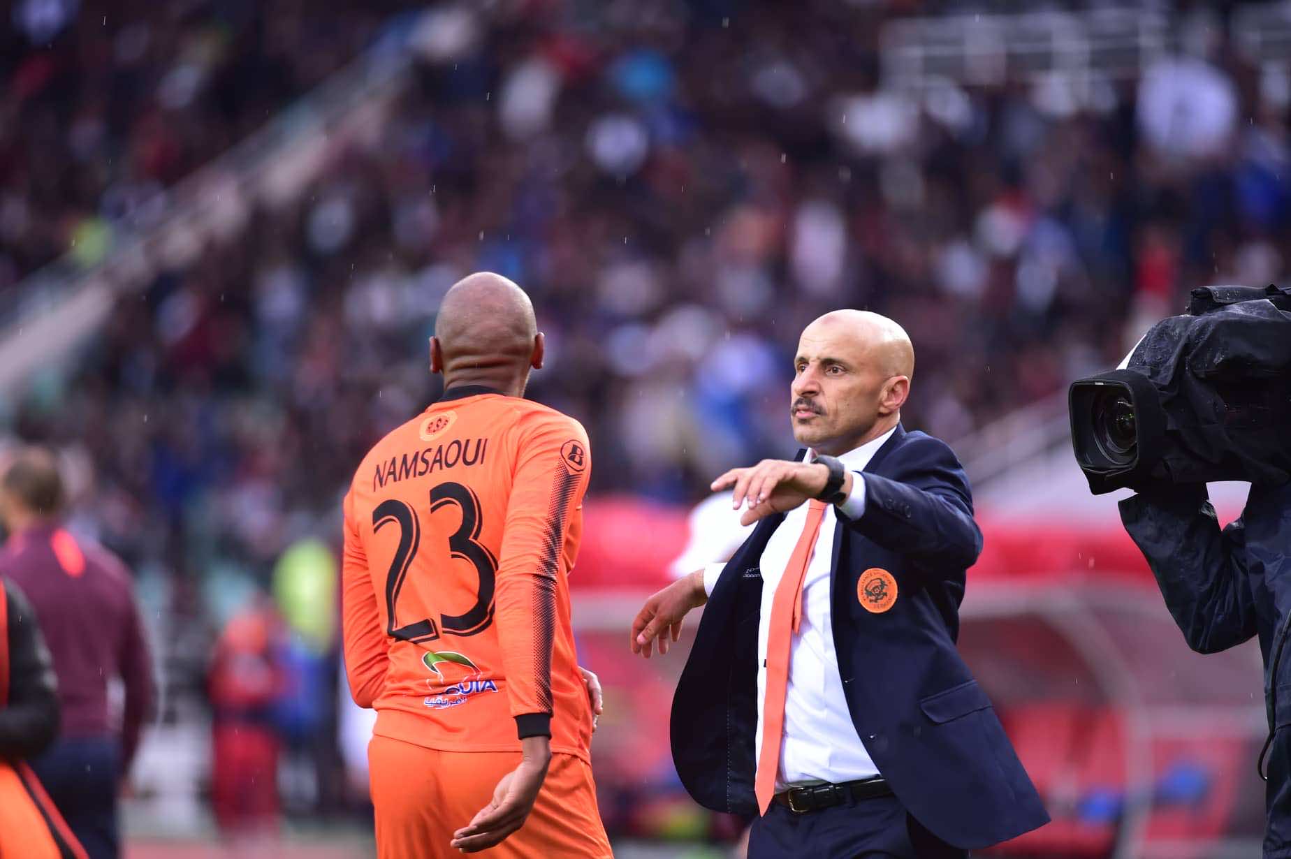 لاعب الأسود يشارك بركان احتفالات التتويج بكأس العرش من مركب الأمير مولاي عبد الله
