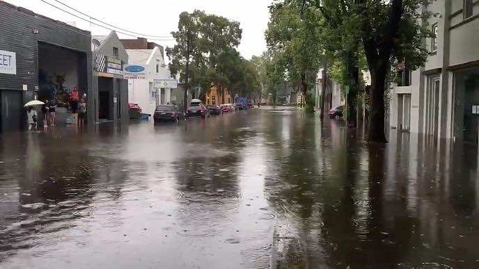 سيدني تغرق بالأمطار.. والسيول تخلف ضحايا