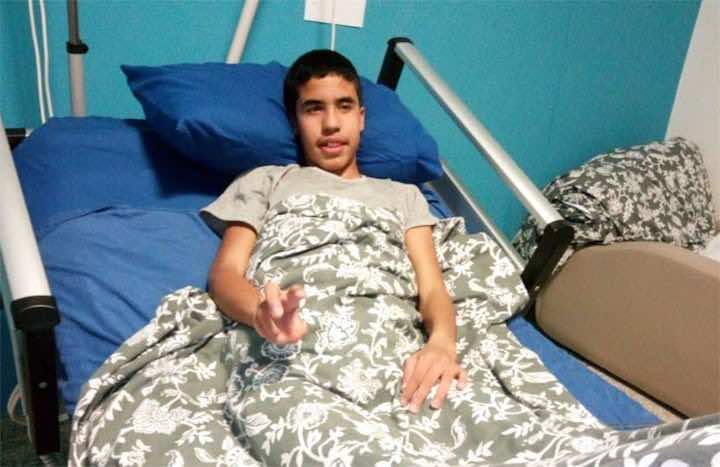 والدة عبد المولى: ابني يموت بين يدي كل يوم والجهات المسؤولة لا تريد إفادتي بتقرير طبي ـ صورة