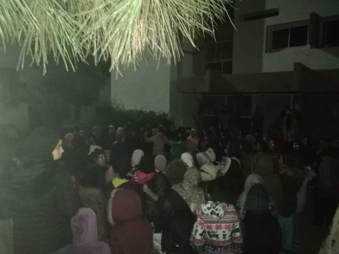 معهد الزراعة والبيطرة " ينجو" من كارثة.. حريق يشب في جناح الفتيات والطلبة يحتجون -فيديو