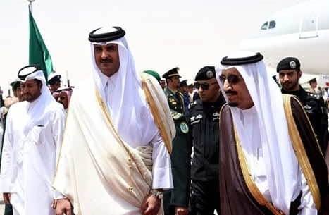 أمير قطر يتلقى دعوة من الملك سلمان لحضور القمة الخليجية