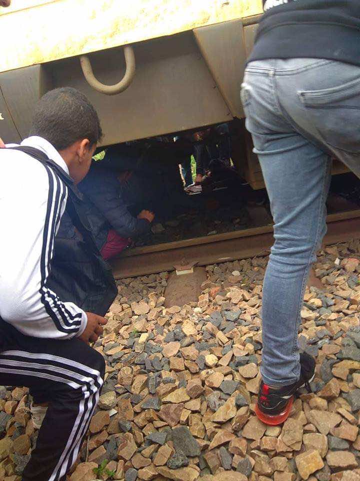 في حادث مروع قطار يصدم شابا بالقصر الكبير..قطعت رجليه وسقط جثة هامدة
