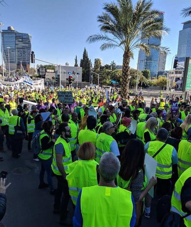 احتجاجات جديدة لـ "السترات الصفر" في باريس.. ولأول مرة قوات الأمن مجهزة بكاميرات مشاة