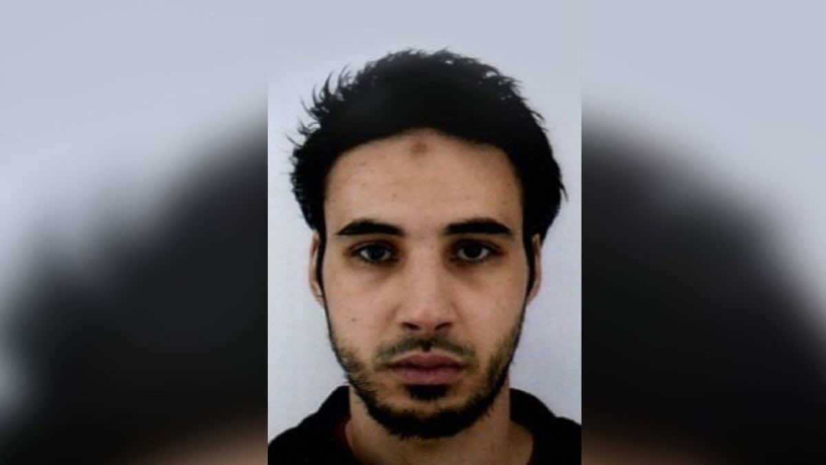 إطلاق سراح والدي المغربي منفذ اعتداء ستراسبورغ.. والإبقاء على 3 أقاربه للتحقيق