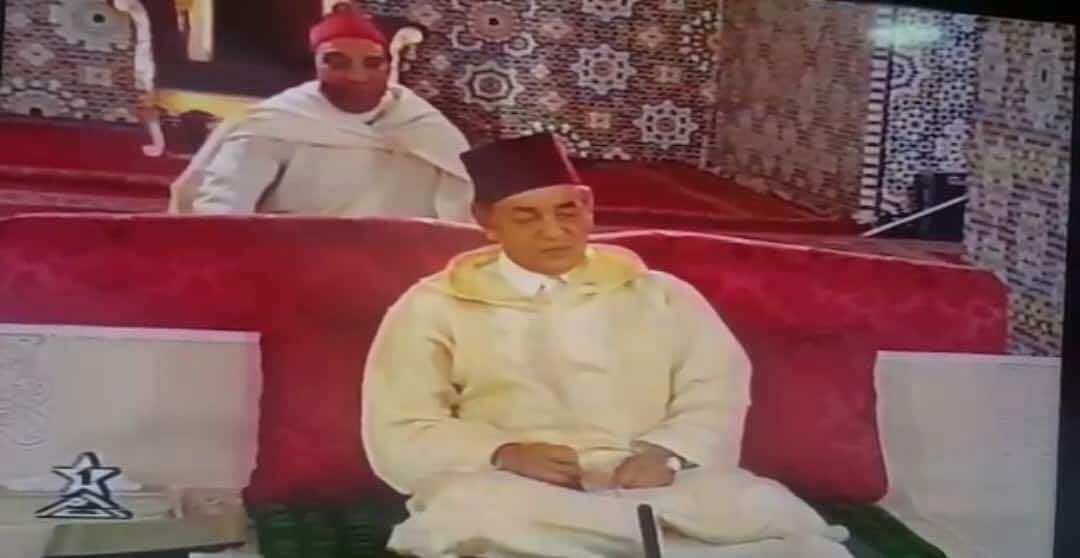 موقف طريف للملك الراحل الحسن الثاني خلال درس رمضاني..هكذا أحرج الإمام وأغرق الحاضرين في الضحك-فيديو
