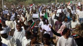 جماعة سودانية تهدد قيادة السعودية وسفيرها في الخرطوم وتدعو لمحاسبته وطرده