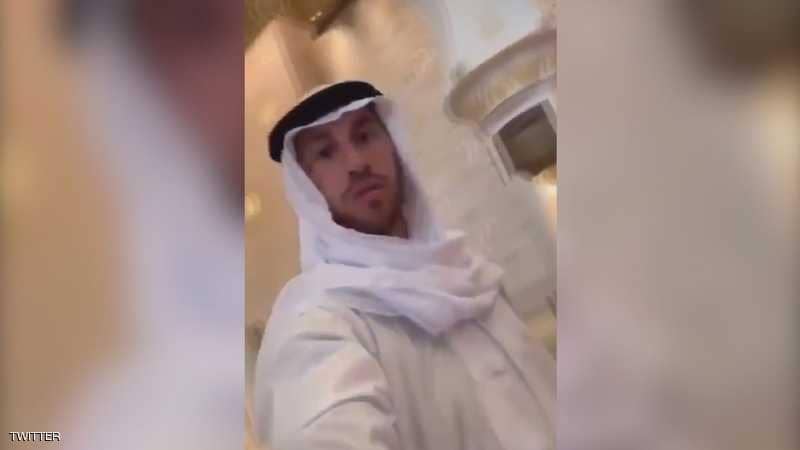 راموس يرتدي زي خليجي ويتجول بمسجد الشيخ زايد في أبوظبي - فيديو وصورة