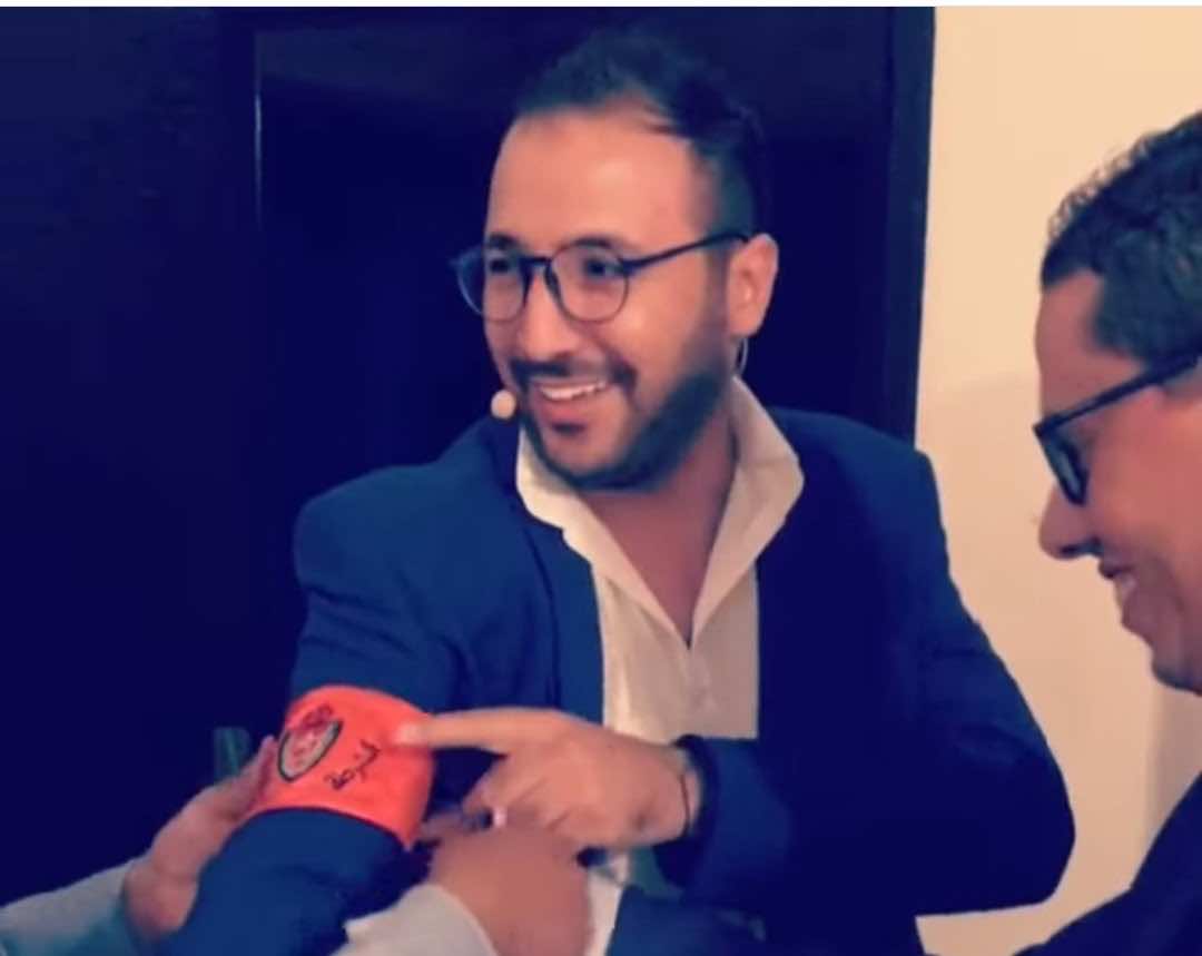 إيكو يتحول إلى شرطي حامل للسلاح - فيديو