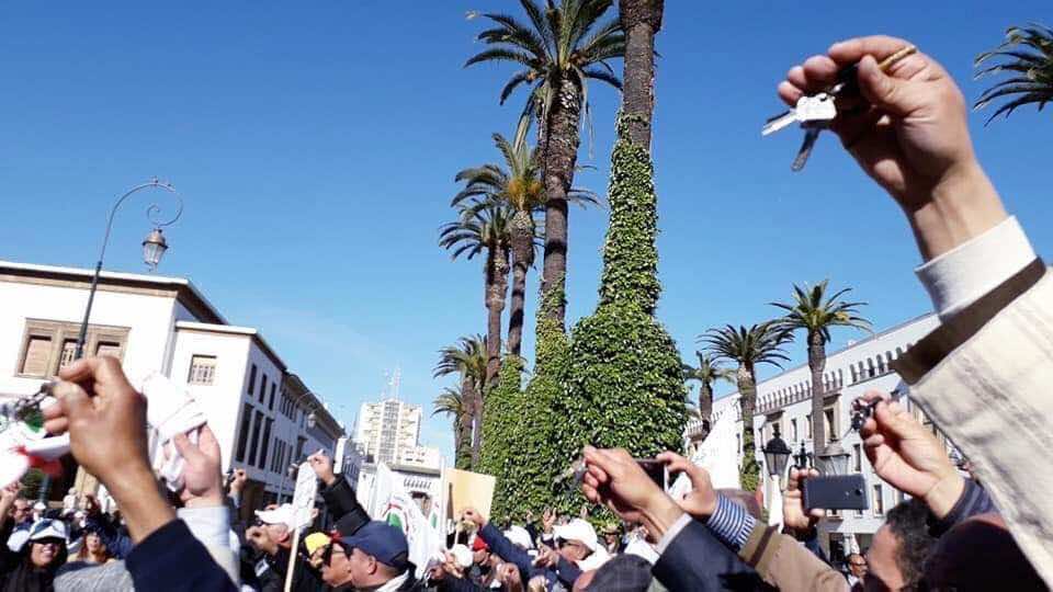 الوزير أمزازي في "ورطة".. أطر الإدارة يلوحون بإغلاق المكاتب وتقديم طلبات الإعفاء
