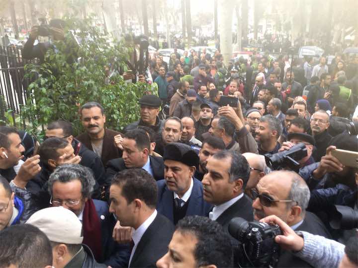ابن كيران في طريقه لمحاكمة حامي الدين: "كنتو كتقولو في سبيل الله ما أحلى المنون ودابا مخلوعين غير من استدعاء المحكمة!-فيديو ""