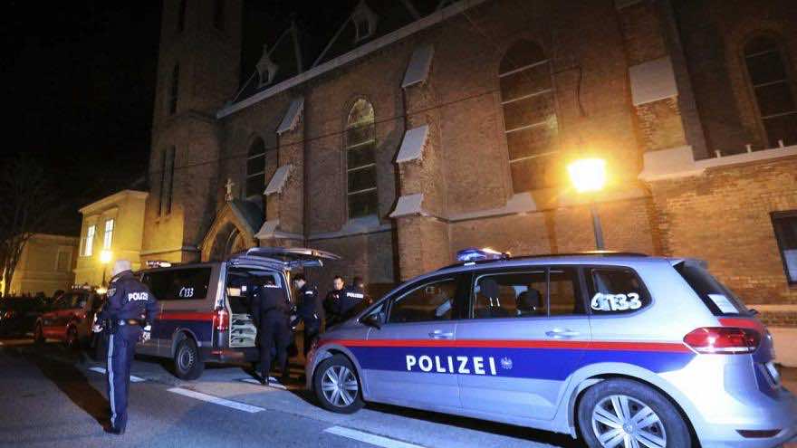 هجوم مسلح داخل كنيسة في فيينا وإصابة 15 شخصا بجروح