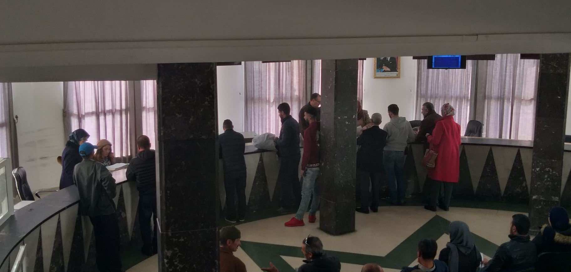 إدعمار يعوض موظفي جماعة تطوان بعد إضرابهم عن العمل -صور