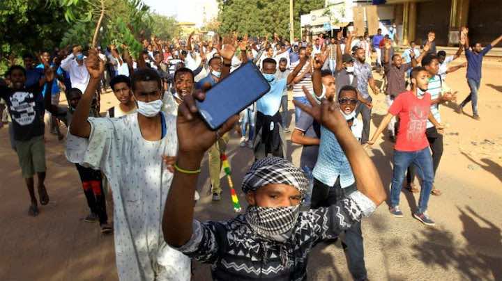 السودان يحجب مواقع التواصل الاجتماعي للتضييق على الاحتجاجات المتصاعدة