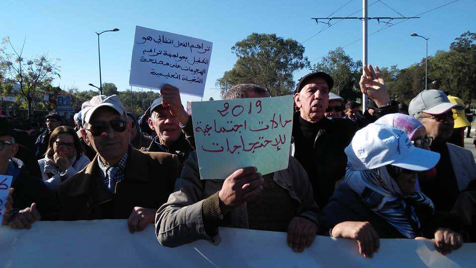 الخلفي: الحكومة لن تدخل في جدل نسبة المشاركة في إضراب الأستاذة وباب الحوار يبقى دائما مفتوحا