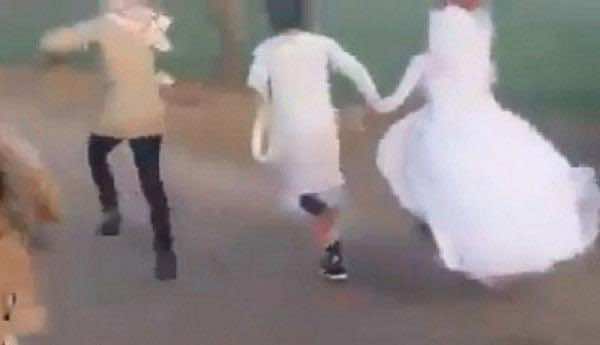 زفاف يتحول إلى مشاجرة بالحجارة بين أهالي العروسين.. والعروس تهرب بفستان زفافها