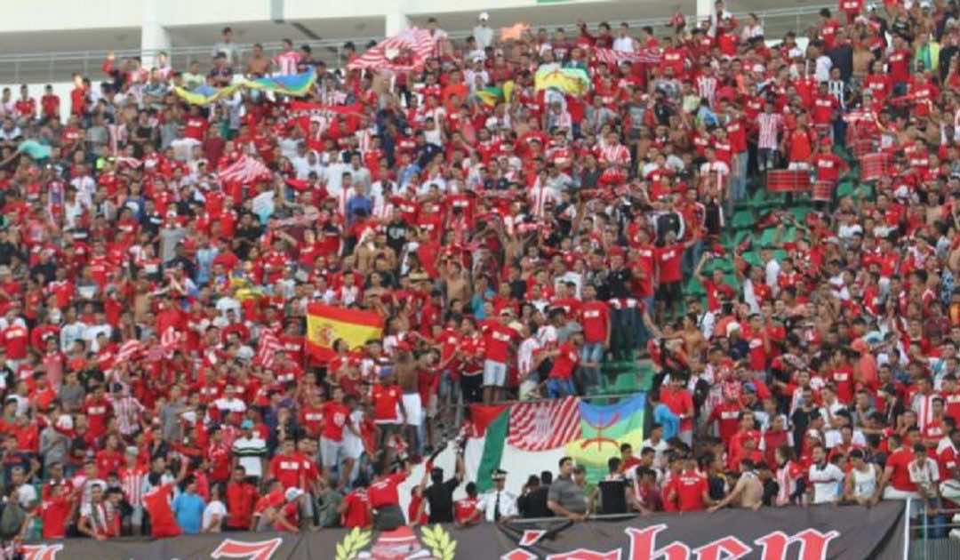 بعد الحكم عليه بالبراءة ابتدائيا.. استئنافية أكادير تدين مشجع الحسنية بـ6 أشهر حبسا بعد حمله للعلم الإسباني