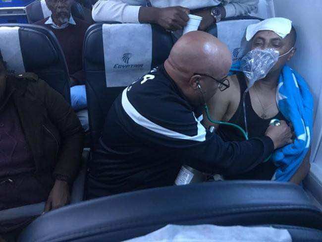طبيب فريق حسنية أكادير ينقذ حياة مواطن إثيوبي على متن الطائرة -صورة