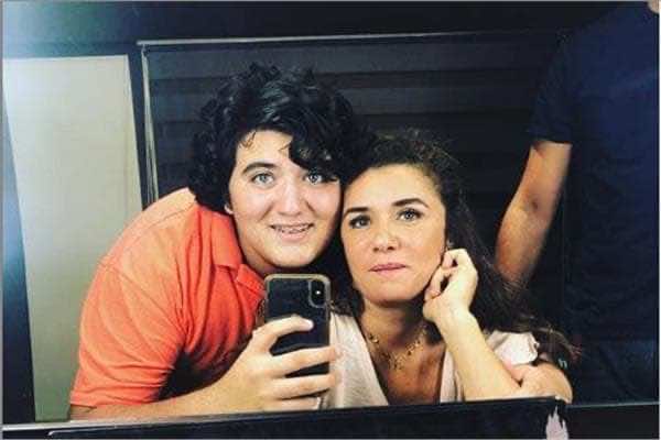 ابن الفنانة غادة عادل يدخل عالم التمثيل - صورة