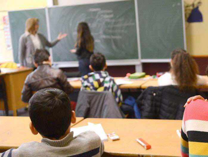 دراسة: الجلوس في المقاعد الأمامية أفضل للتعلم..ونصائح للمعلمين بتغيير أماكن الجلوس