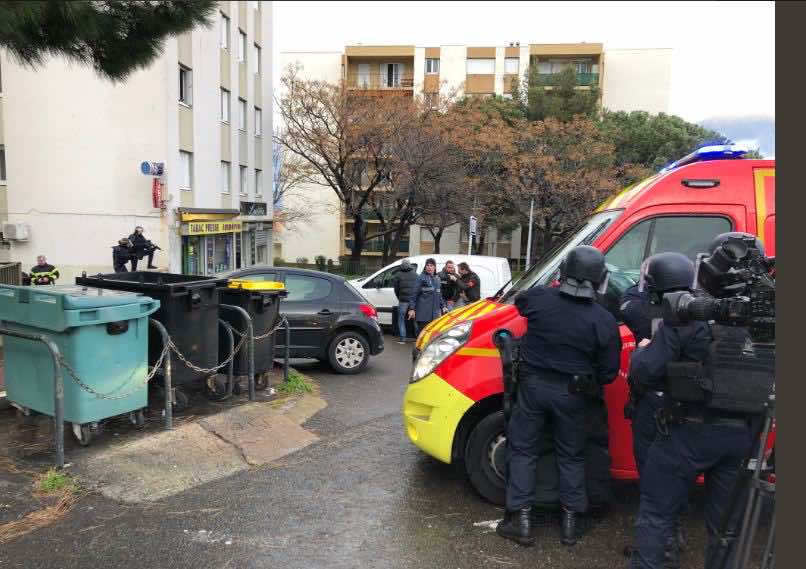 اتهموه بالتقصير بمحاربة كورونا.. 600 طبيب فرنسي يقاضون رئيس وزراء بلادهم