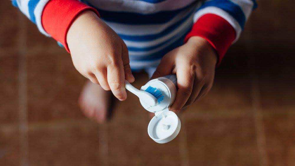 هل يؤثر معجون الأسنان على الأطفال؟ دراسة أمريكية تجيب تقدم التفاصيل