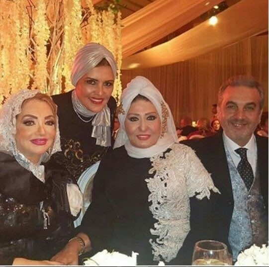 بعد ربع قرن من ارتدائه.. شهيرة وسهير رمزي تخلعان الحجاب نهائيا -صور