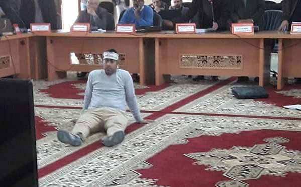 شخص يقتحم دورة مجلس جماعة تيزنيت ويحاول إحراق نفسه أمام أطفاله!-فيديو